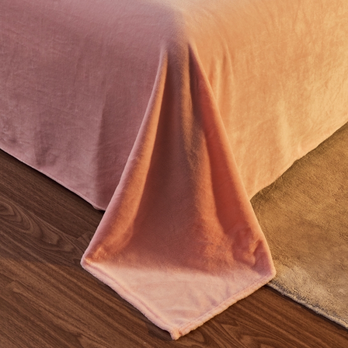 91家纺网 家纺一手货源 找家纺 慕尚 2022新款北欧牛奶绒卡通大版四件套棚拍图 奶糖兔