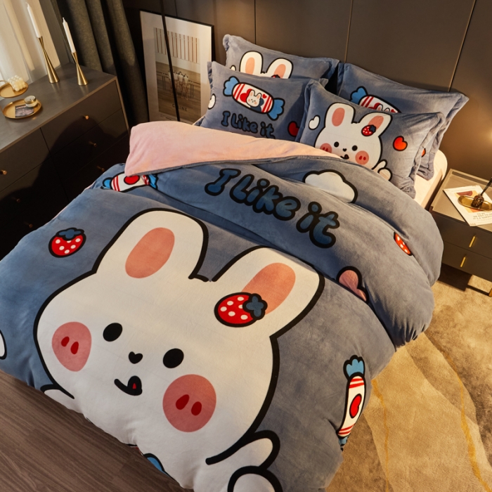 91家纺网 家纺一手货源 找家纺 慕尚 2022新款北欧牛奶绒卡通大版四件套棚拍图 奶糖兔