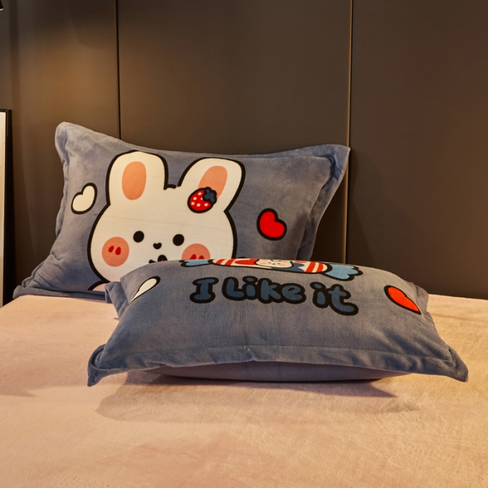 91家纺网 家纺一手货源 找家纺 慕尚 2022新款北欧牛奶绒卡通大版四件套棚拍图 奶糖兔