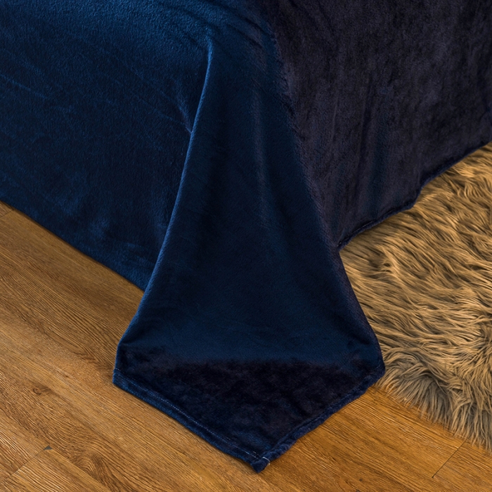 91家纺网 家纺一手货源 找家纺 慕尚 2022新款北欧牛奶绒卡通大版四件套棚拍图 绅士狗