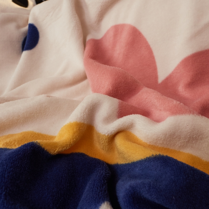 91家纺网 家纺一手货源 找家纺 慕尚 2022新款北欧牛奶绒卡通大版四件套棚拍图 小爱心