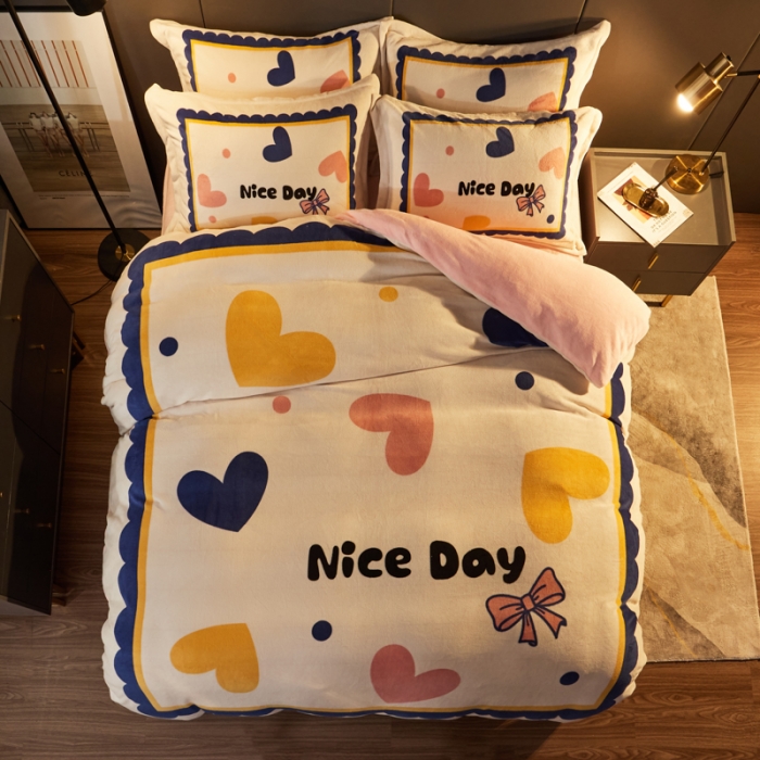 91家纺网 家纺一手货源 找家纺 慕尚 2022新款北欧牛奶绒卡通大版四件套棚拍图 小爱心