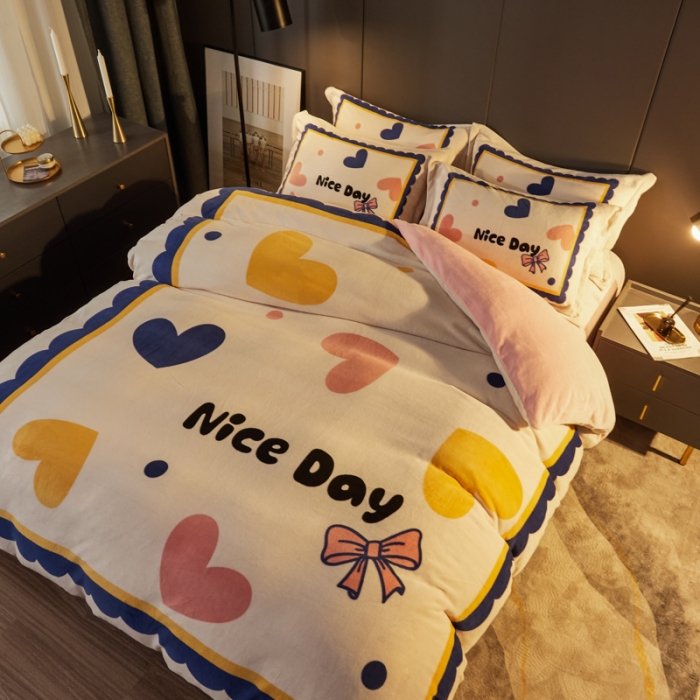 91家纺网 家纺一手货源 找家纺 慕尚 2022新款北欧牛奶绒卡通大版四件套棚拍图 小爱心