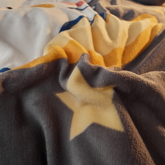 91家纺网 家纺一手货源 找家纺 慕尚 2022新款北欧牛奶绒卡通大版四件套棚拍图 月亮兔