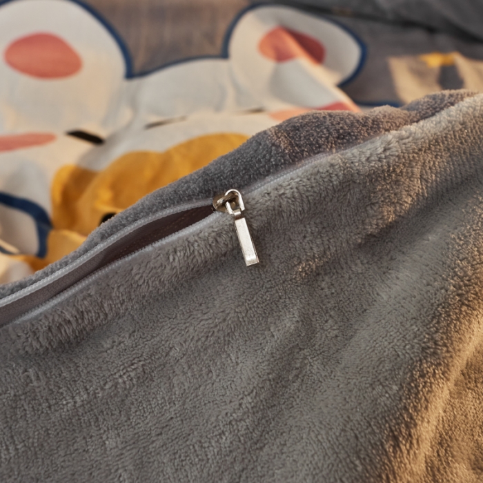 91家纺网 家纺一手货源 找家纺 慕尚 2022新款北欧牛奶绒卡通大版四件套棚拍图 月亮兔