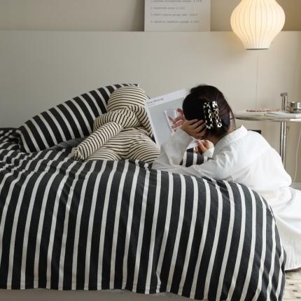 91家纺网 家纺一手货源 找家纺 华超针织 2021新款拼接款天竺棉四件套 黑色粗条