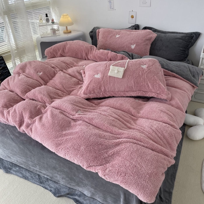 91家纺网 家纺一手货源 找家纺 慕尚家纺 2022新款泰迪绒刺绣款牛奶绒四件套 爱心粉