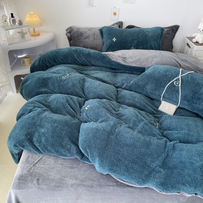 91家纺网 家纺一手货源 找家纺 慕尚家纺 2022新款泰迪绒刺绣款牛奶绒四件套 四叶草绿