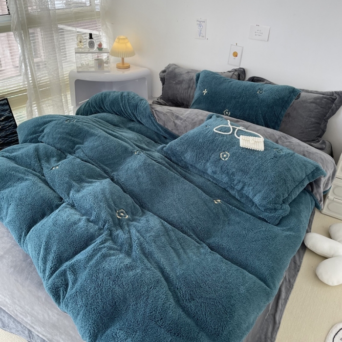 91家纺网 家纺一手货源 找家纺 慕尚家纺 2022新款泰迪绒刺绣款牛奶绒四件套 四叶草绿