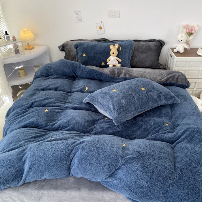 91家纺网 家纺一手货源 找家纺 慕尚家纺 2022新款泰迪绒刺绣款牛奶绒四件套 星月蓝