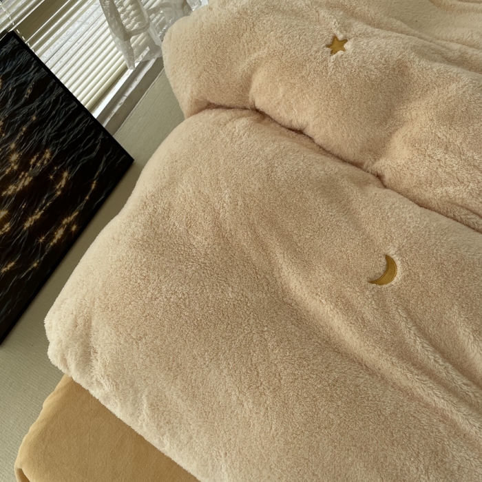 91家纺网 家纺一手货源 找家纺 慕尚家纺 2022新款泰迪绒刺绣款牛奶绒四件套 星月米黄