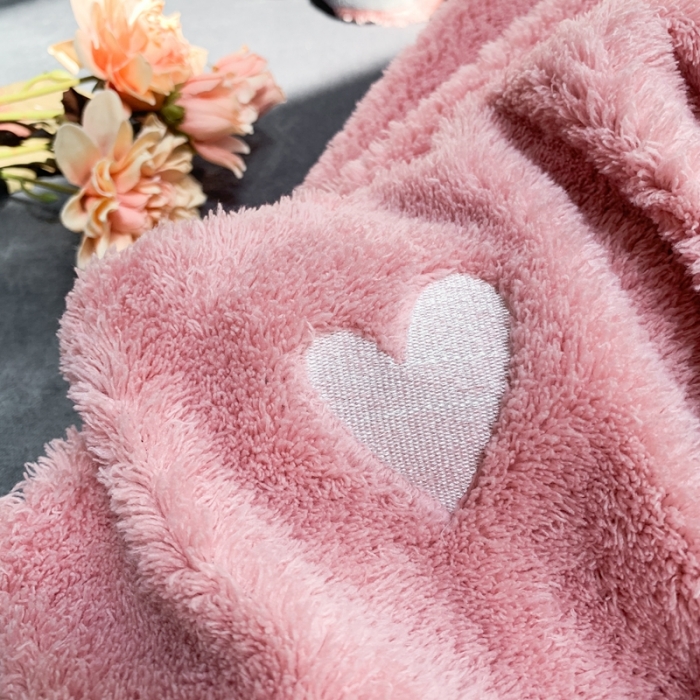 91家纺网 家纺一手货源 找家纺 慕尚家纺 2022新款泰迪绒刺绣款牛奶绒四件套 爱心粉