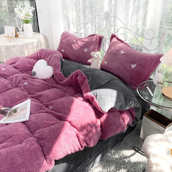 91家纺网 家纺一手货源 找家纺 慕尚家纺 2022新款泰迪绒刺绣款牛奶绒四件套 爱心紫