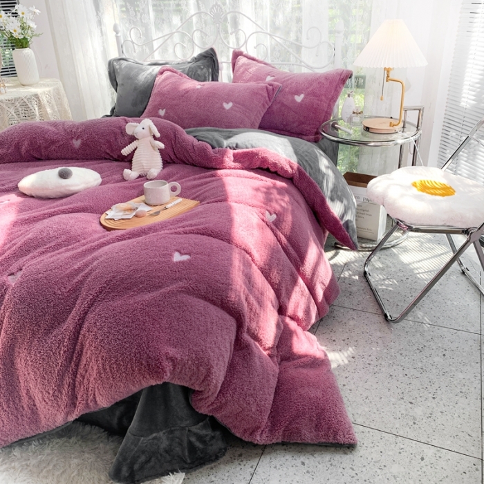 91家纺网 家纺一手货源 找家纺 慕尚家纺 2022新款泰迪绒刺绣款牛奶绒四件套 爱心紫