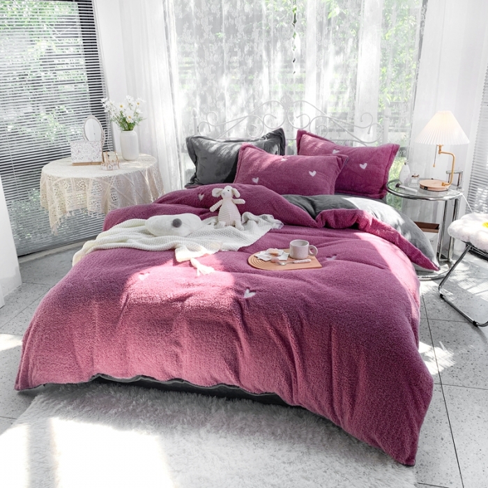 91家纺网 家纺一手货源 找家纺 慕尚家纺 2022新款泰迪绒刺绣款牛奶绒四件套 爱心紫