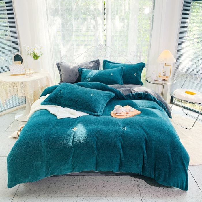 91家纺网 家纺一手货源 找家纺 慕尚家纺 2022新款泰迪绒刺绣款牛奶绒四件套 四叶草绿