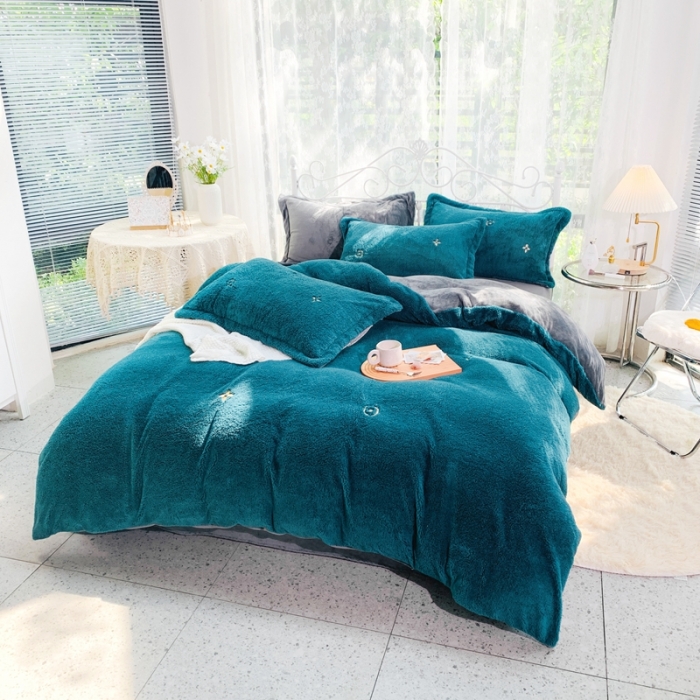 91家纺网 家纺一手货源 找家纺 慕尚家纺 2022新款泰迪绒刺绣款牛奶绒四件套 四叶草绿