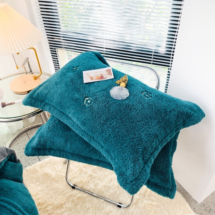 91家纺网 家纺一手货源 找家纺 慕尚家纺 2022新款泰迪绒刺绣款牛奶绒四件套 四叶草绿