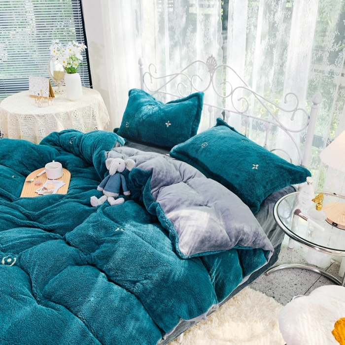 91家纺网 家纺一手货源 找家纺 慕尚家纺 2022新款泰迪绒刺绣款牛奶绒四件套 四叶草绿