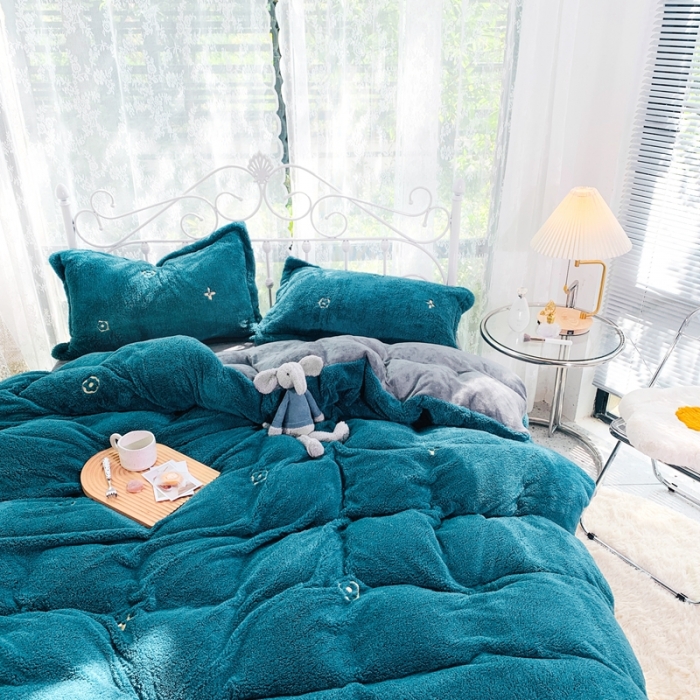 91家纺网 家纺一手货源 找家纺 慕尚家纺 2022新款泰迪绒刺绣款牛奶绒四件套 四叶草绿