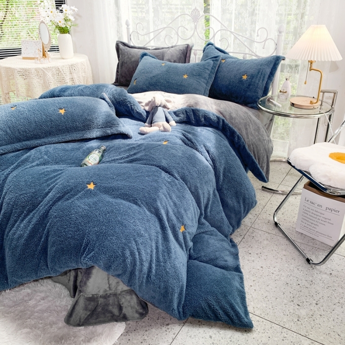 91家纺网 家纺一手货源 找家纺 慕尚家纺 2022新款泰迪绒刺绣款牛奶绒四件套 星月蓝