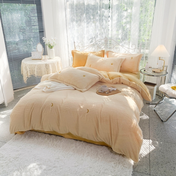 91家纺网 家纺一手货源 找家纺 慕尚家纺 2022新款泰迪绒刺绣款牛奶绒四件套 星月米黄