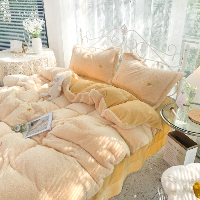 91家纺网 家纺一手货源 找家纺 慕尚家纺 2022新款泰迪绒刺绣款牛奶绒四件套 星月米黄