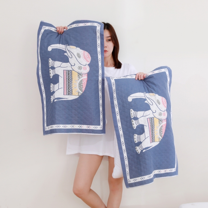 91家纺网 家纺一手货源 找家纺 朴尔家纺 2021新款柔棉卡漫风系列三层纱布枕巾 吉象蓝