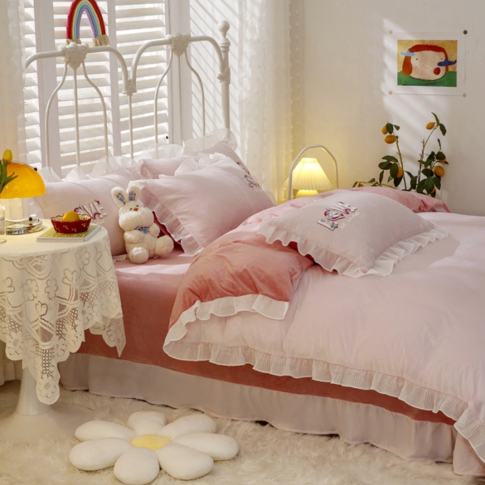 91家纺网 家纺一手货源 找家纺 纽缦 新款韩版水晶绒床单四件套法莱水晶牛奶 独角兽粉豆沙