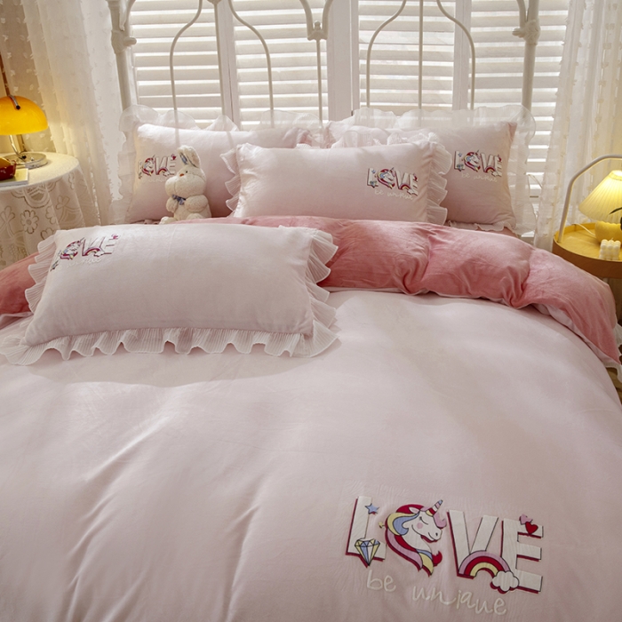 91家纺网 家纺一手货源 找家纺 纽缦 新款韩版水晶绒床单四件套法莱水晶牛奶 独角兽粉豆沙