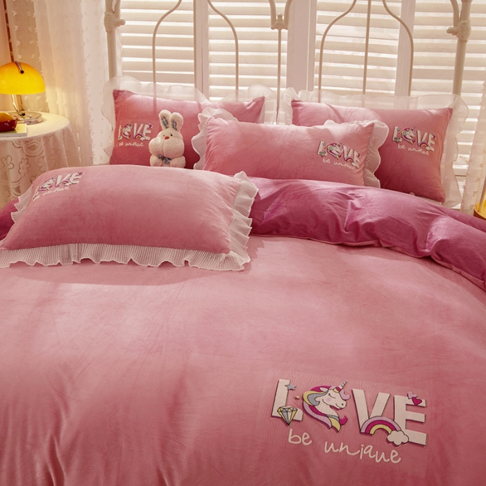 91家纺网 家纺一手货源 找家纺 纽缦 新款韩版水晶绒床单四件套法莱水晶牛奶 独角兽深浅豆沙