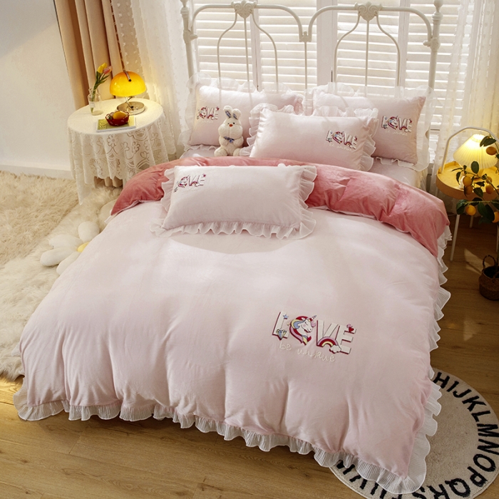 91家纺网 家纺一手货源 找家纺 纽缦 2021新款韩版水晶绒床裙四件套 独角兽-粉豆沙