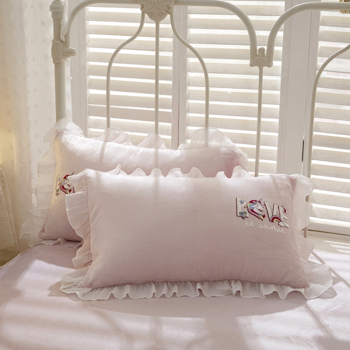 91家纺网 家纺一手货源 找家纺 纽缦 2021新款韩版水晶绒床裙四件套 独角兽-粉豆沙