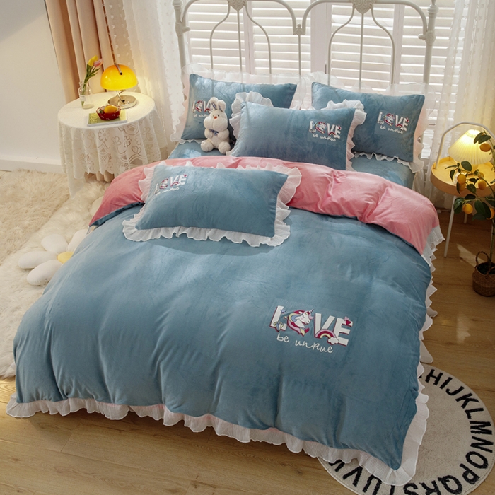 91家纺网 家纺一手货源 找家纺 纽缦 2021新款韩版水晶绒床裙四件套 独角兽-蓝灰粉