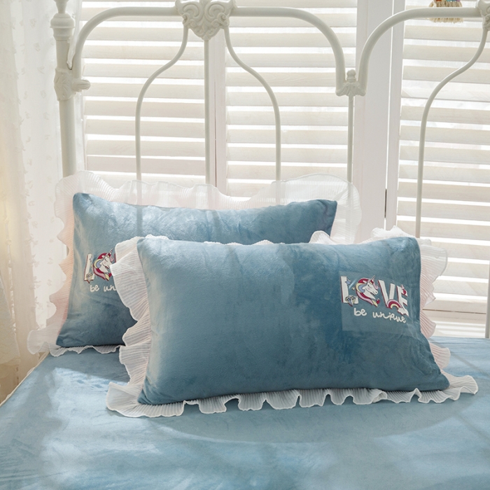 91家纺网 家纺一手货源 找家纺 纽缦 2021新款韩版水晶绒床裙四件套 独角兽-蓝灰粉