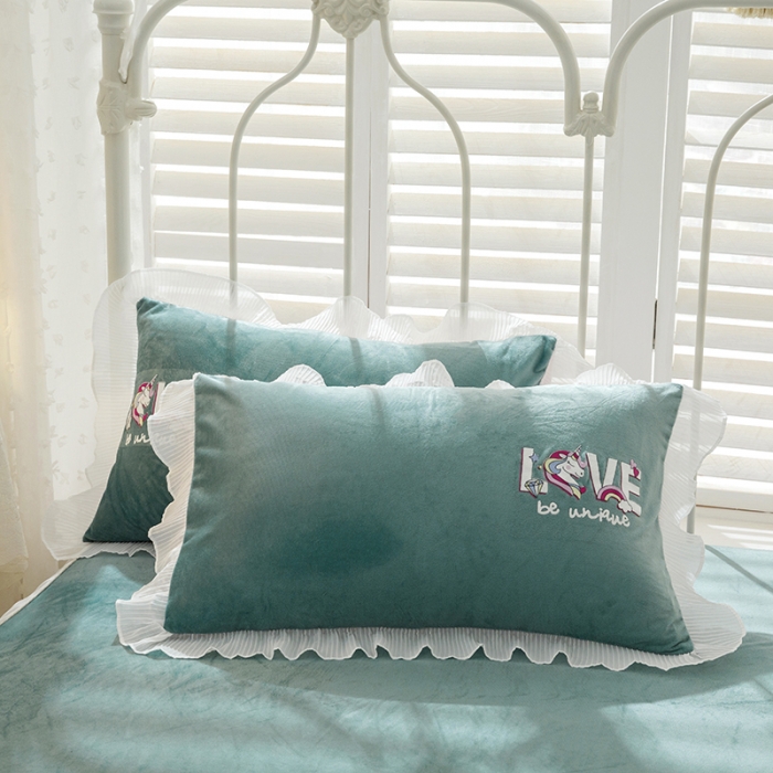 91家纺网 家纺一手货源 找家纺 纽缦 2021新款韩版水晶绒床裙四件套 独角兽-浅绿粉