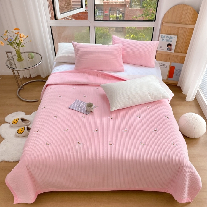 91家纺网 家纺一手货源 找家纺 漫调 2021新款宝宝绒刺绣床盖三件套 彩虹 粉