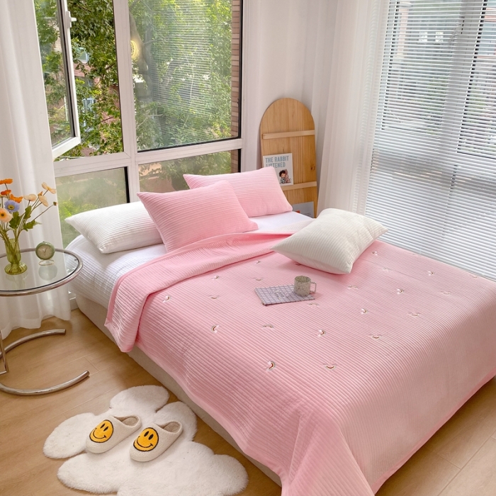 91家纺网 家纺一手货源 找家纺 漫调 2021新款宝宝绒刺绣床盖三件套 彩虹 粉