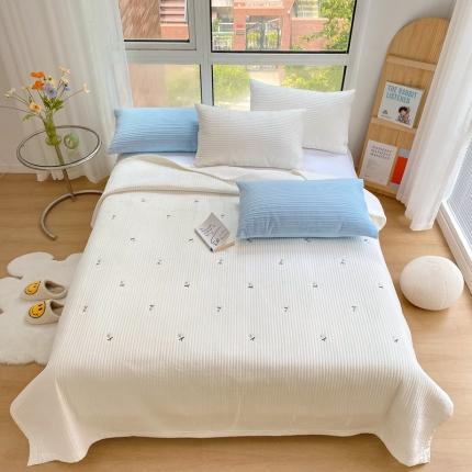 漫调 2021新款宝宝绒刺绣床盖三件套 小花朵 白