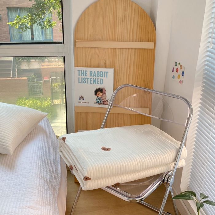 91家纺网 家纺一手货源 找家纺 漫调 2021新款宝宝绒刺绣床盖三件套 小熊 白