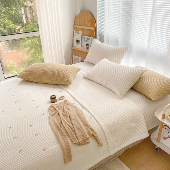 91家纺网 家纺一手货源 找家纺 漫调 2021新款宝宝绒刺绣床盖三件套 星月 白