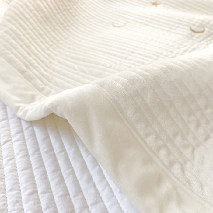 91家纺网 家纺一手货源 找家纺 漫调 2021新款宝宝绒刺绣床盖三件套 星月 白