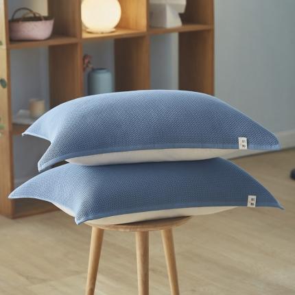 91家纺网 家纺一手货源 找家纺 爱港家纺2023新款专版织粋全棉A类纱布枕巾 梦境幽蓝