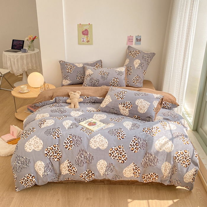 91家纺网 家纺一手货源 找家纺 雅居纺 2022新款印花牛奶绒四件套 爱心豹纹灰