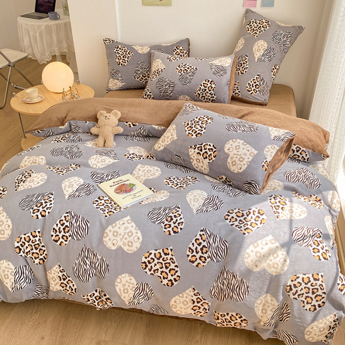 91家纺网 家纺一手货源 找家纺 雅居纺 2022新款印花牛奶绒四件套 爱心豹纹灰