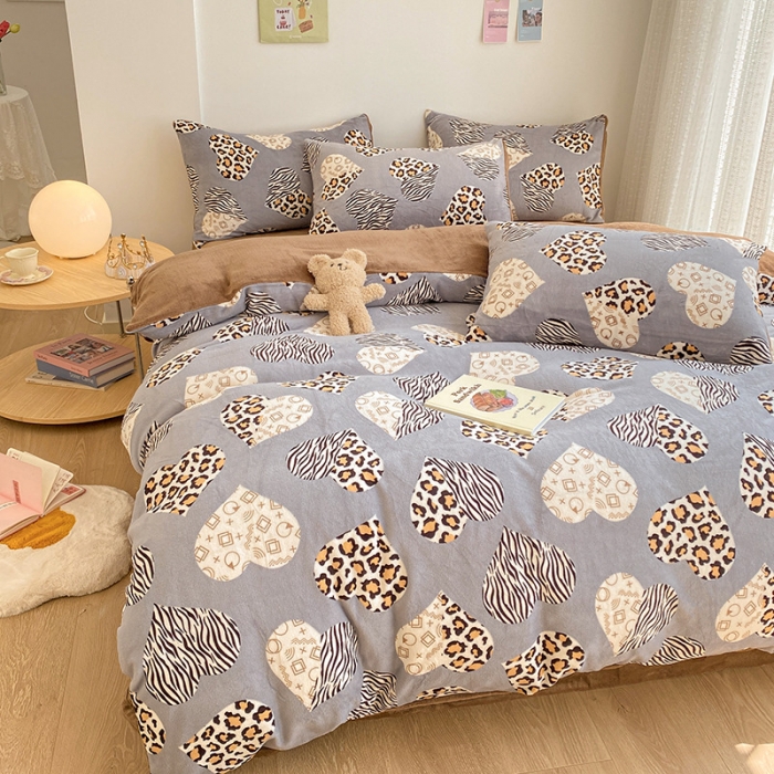 91家纺网 家纺一手货源 找家纺 雅居纺 2022新款印花牛奶绒四件套 爱心豹纹灰