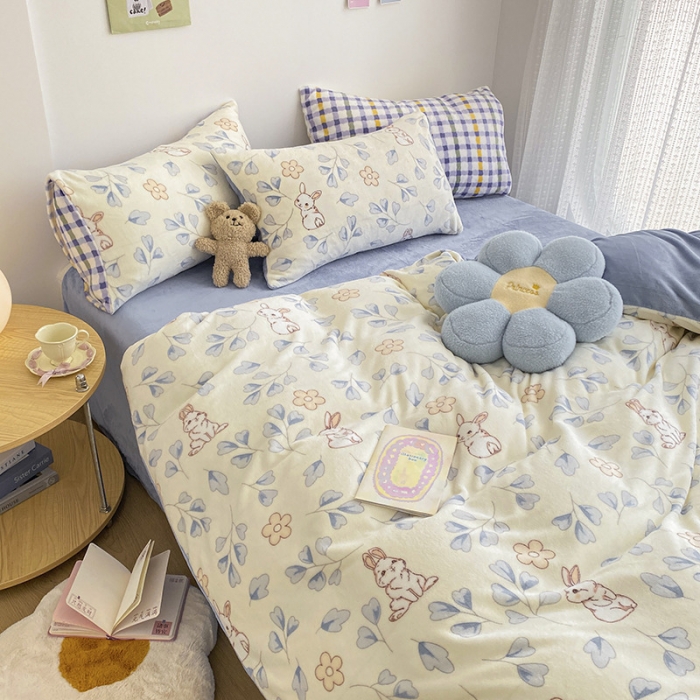 91家纺网 家纺一手货源 找家纺 雅居纺 2022新款印花牛奶绒四件套 乖乖兔