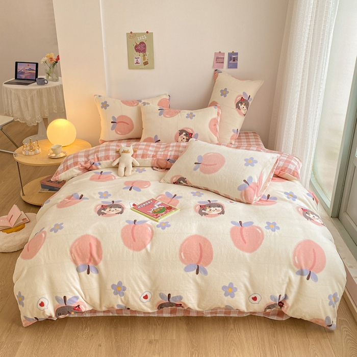 91家纺网 家纺一手货源 找家纺 雅居纺 2022新款印花牛奶绒四件套 桃女郎