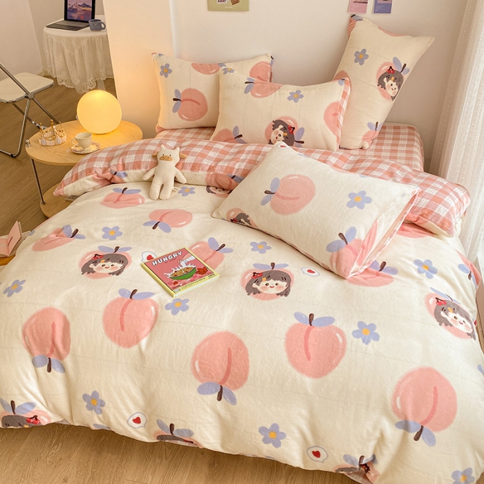 91家纺网 家纺一手货源 找家纺 雅居纺 2022新款印花牛奶绒四件套 桃女郎