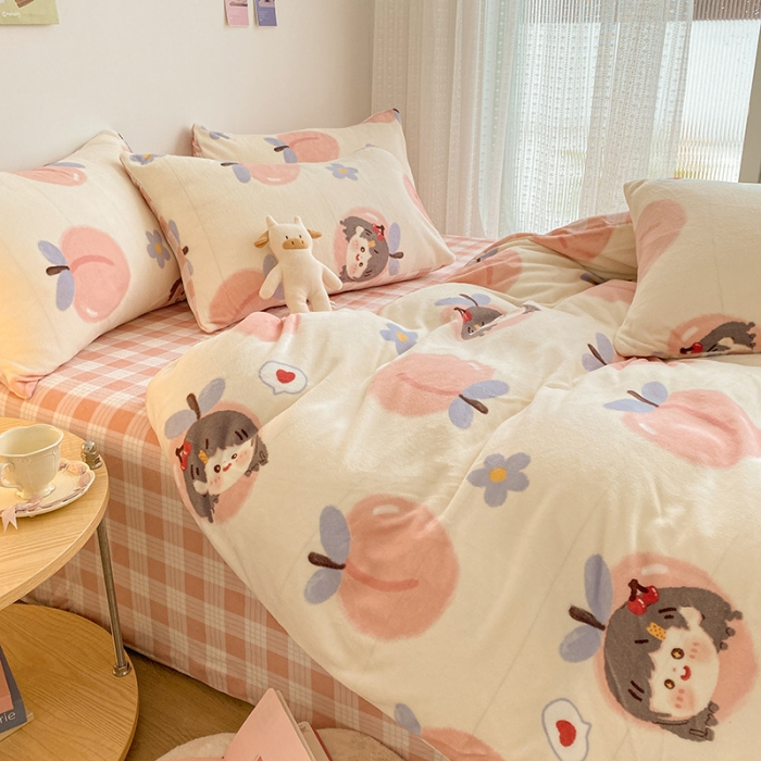 91家纺网 家纺一手货源 找家纺 雅居纺 2022新款印花牛奶绒四件套 桃女郎